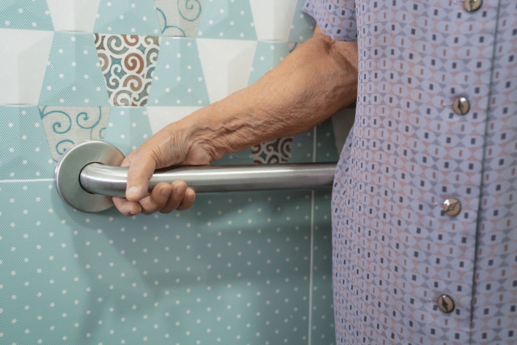 Nouveauté Crédit d'impôt salle de bain sénior 2025