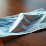découvrez si plier un chèque est une pratique acceptable et les implications qui en découlent. persona courtage vous éclaire sur les bonnes pratiques liées aux chèques pour éviter les malentendus.
